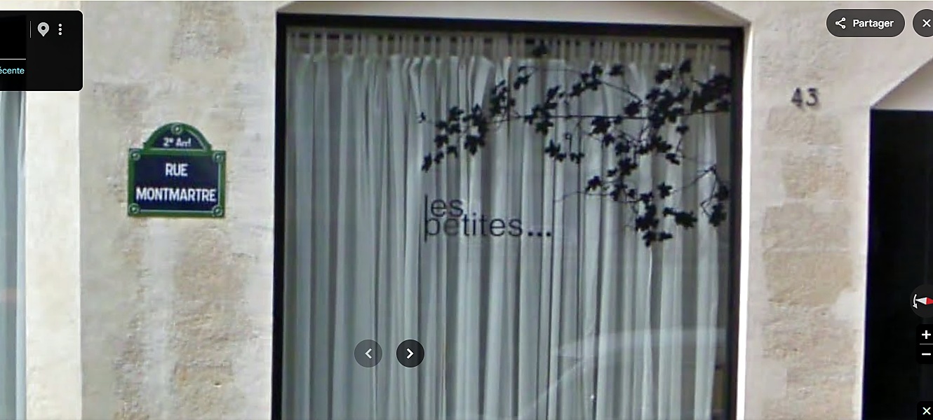 Enseigne Les Petites au 43 rue Montmartre, Paris